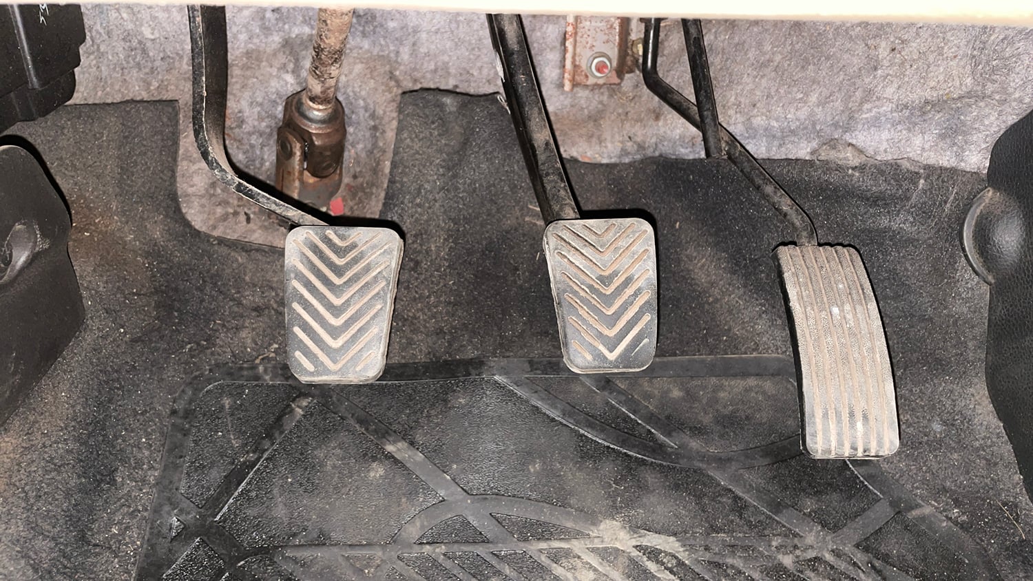 Used 2014 Hyundai Eon Era + Petrol Manual interior PEDALS VIEW