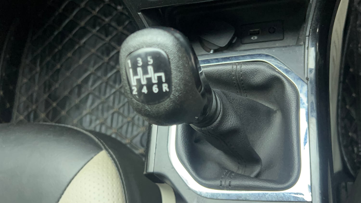 Used 2020 Tata Nexon XZ Petrol Manual interior GEAR  KNOB VIEW