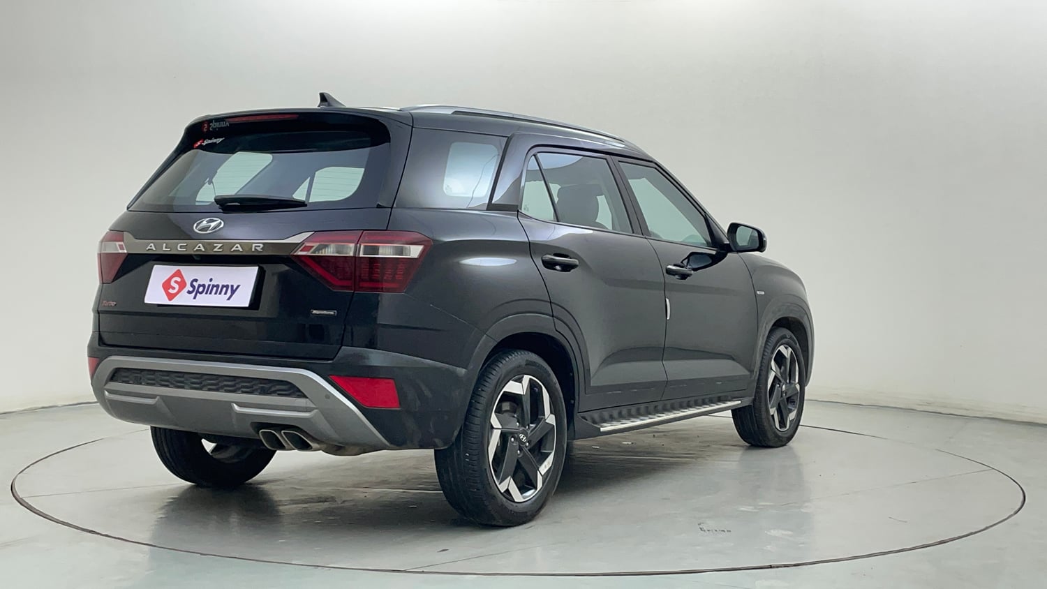 Used 2023 Hyundai Alcazar Signature (O) 6 STR 1.5 Petrol DCT Petrol Automatic exterior RIGHT REAR CORNER VIEW