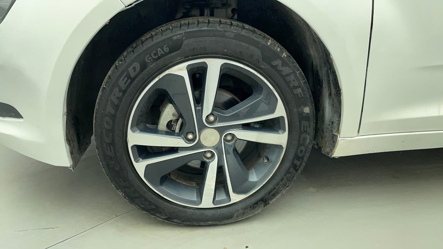Used 2023 Tata Altroz XZA Petrol Petrol Automatic tyres LEFT FRONT TYRE RIM VIEW