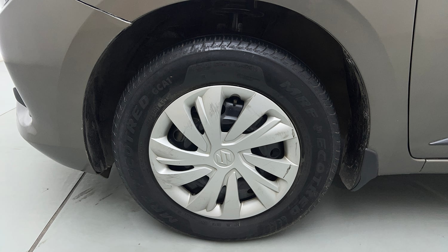 Used 2024 Maruti Suzuki Swift VXi (O) AMT Petrol Automatic tyres LEFT FRONT TYRE RIM VIEW