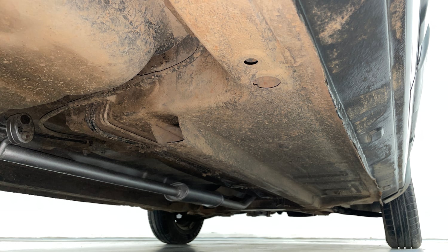 Used 2016 Renault Kwid 1.0 RXT Petrol Manual extra REAR RIGHT UNDERBODY VIEW