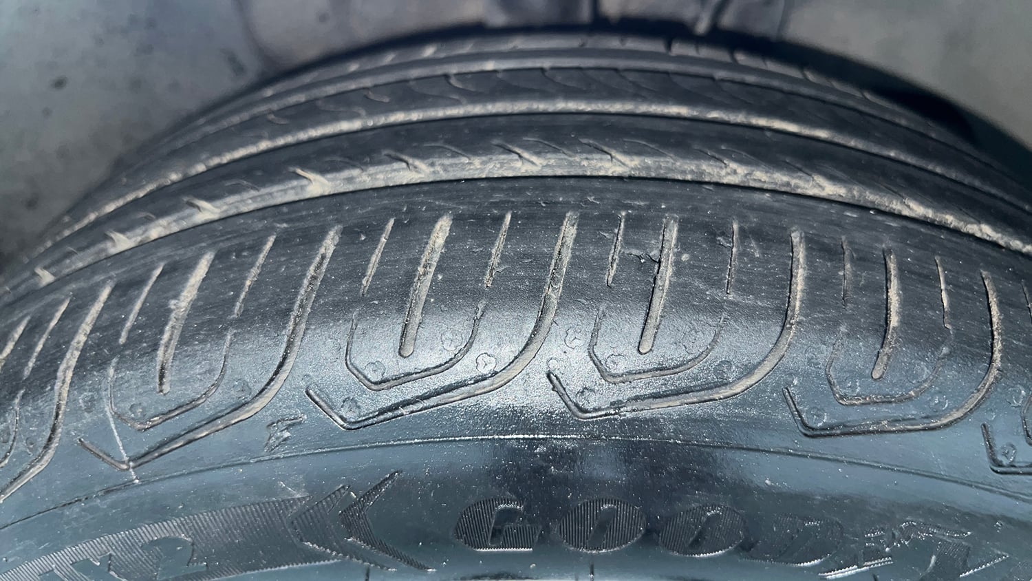 Used 2024 Tata Tigor XZ Plus CNG Cng Manual tyres RIGHT FRONT TYRE TREAD VIEW