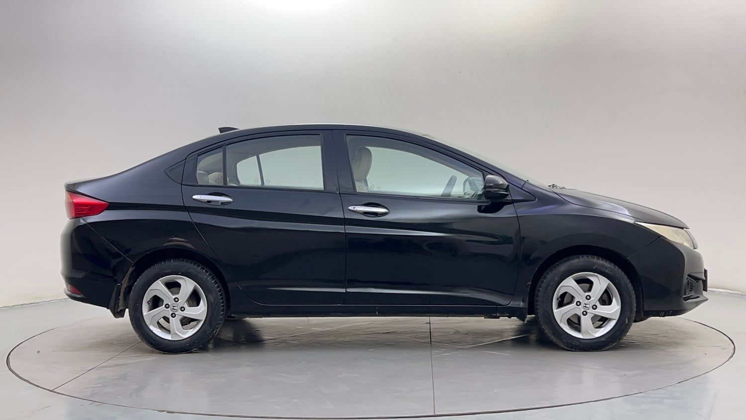 Used 2014 Honda City SV Diesel Diesel Manual exterior RIGHT SIDE VIEW