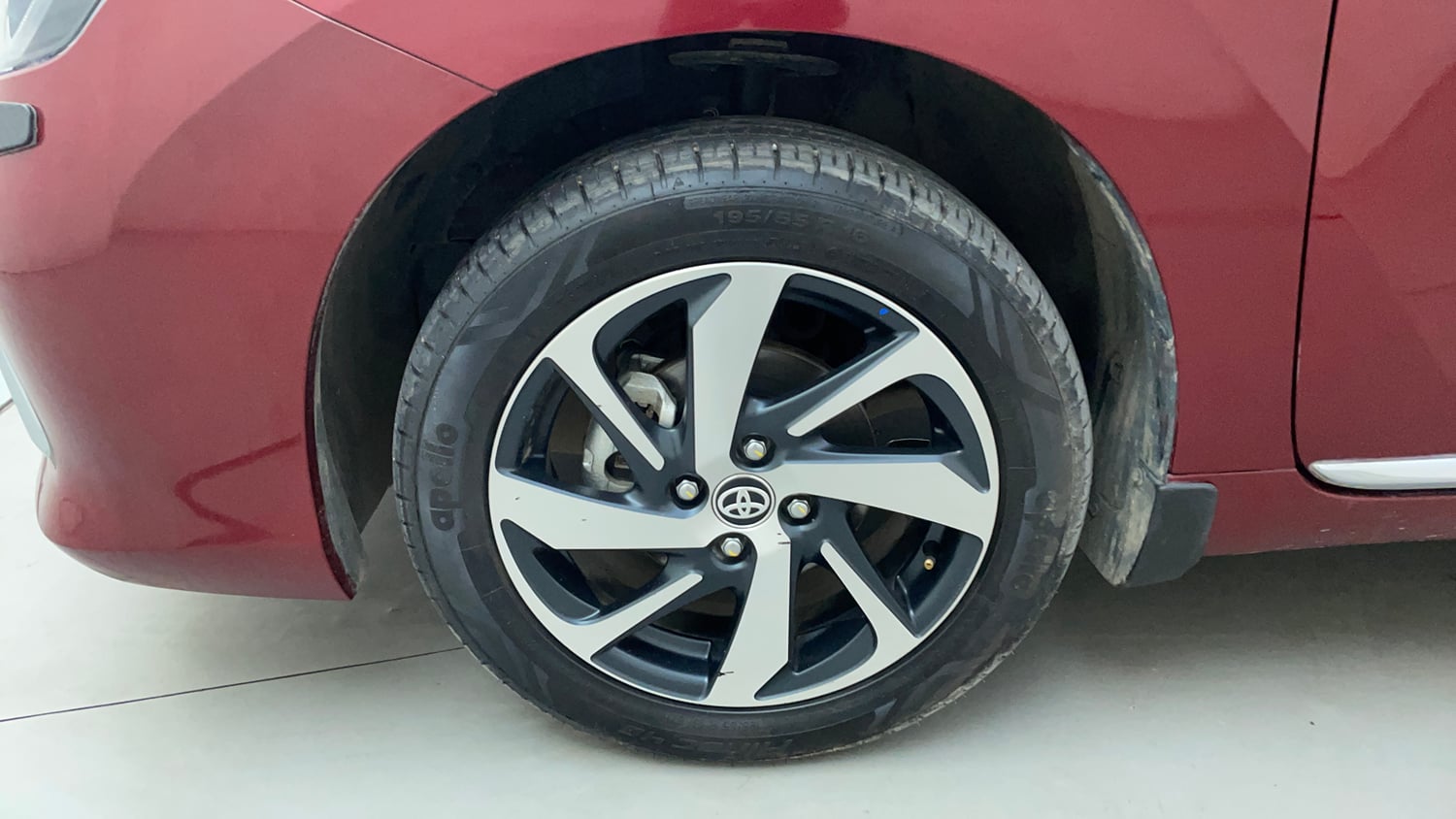 Used 2025 Toyota Glanza V AMT Petrol Automatic tyres LEFT FRONT TYRE RIM VIEW