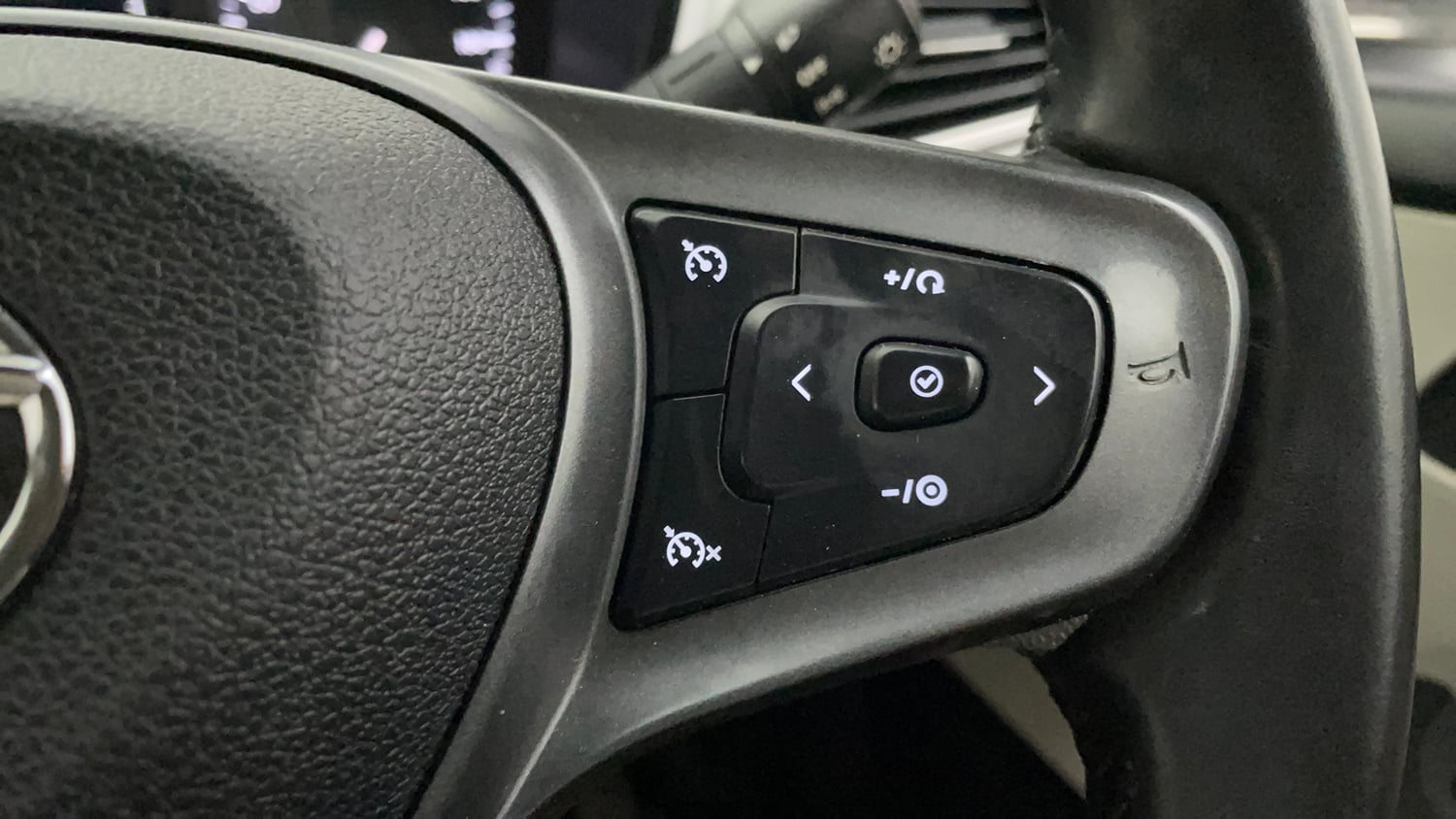 Used 2023 Tata Altroz XZA Petrol Petrol Automatic top_features Cruise control