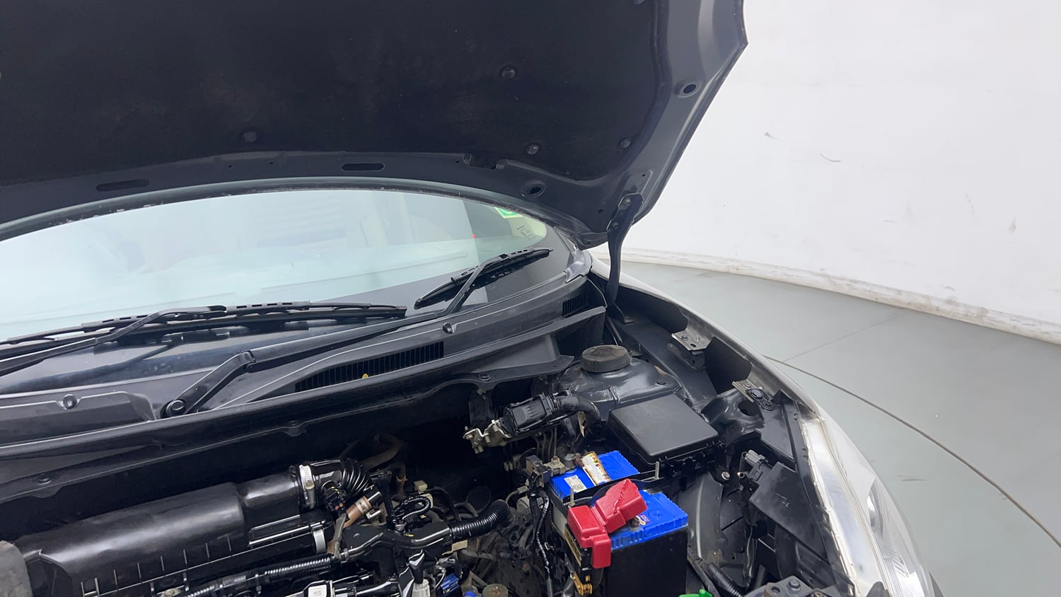Used 2019 Maruti Suzuki Dzire VXi Petrol Manual engine ENGINE LEFT SIDE HINGE & APRON VIEW