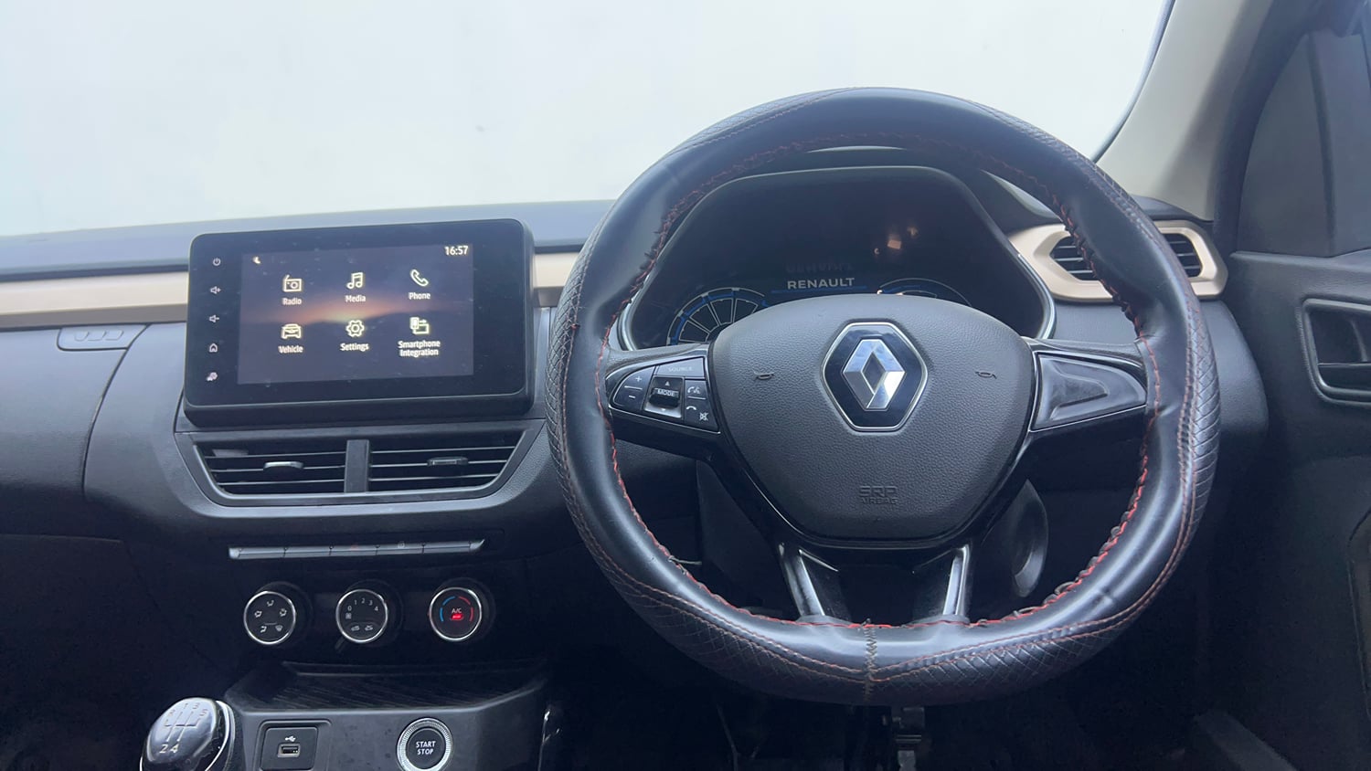 Used 2021 Renault Kiger RXT (O) MT Dual Tone Petrol Manual interior STEERING VIEW