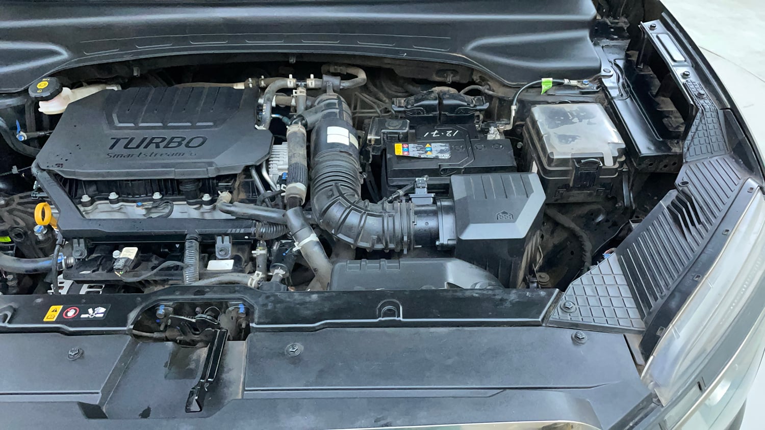 Used 2023 Hyundai Alcazar Signature (O) 6 STR 1.5 Petrol DCT Petrol Automatic engine ENGINE LEFT SIDE VIEW