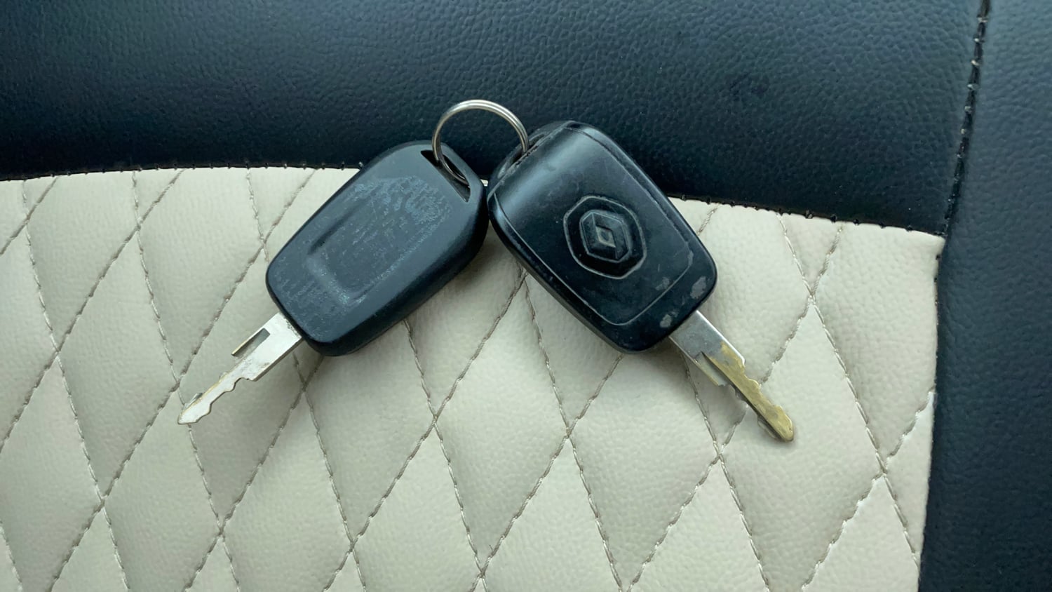 Used 2016 Renault Kwid 1.0 RXT Petrol Manual extra CAR KEY VIEW