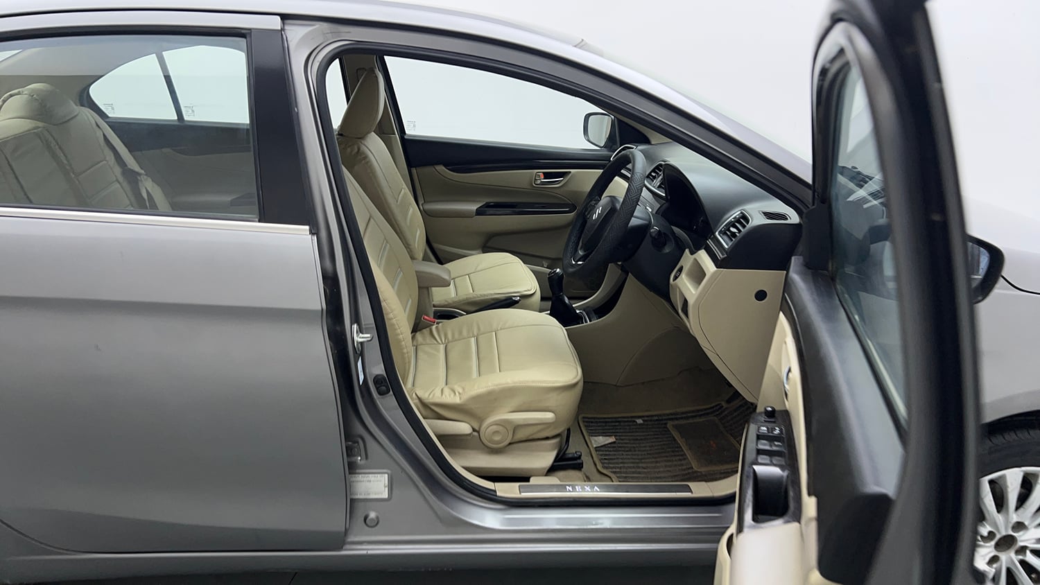 Used 2017 Maruti Suzuki Ciaz Zeta 1.4 MT Petrol Manual interior RIGHT SIDE FRONT DOOR CABIN VIEW