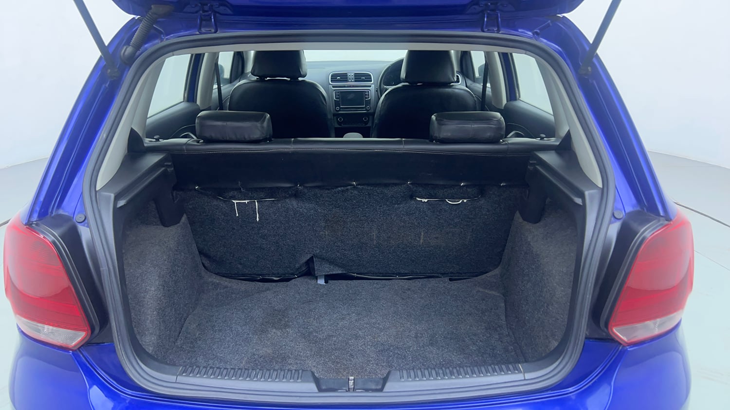 Used 2019 Volkswagen Polo Highline Plus 1.0 (P) 16 Alloy Petrol Manual interior DICKY INSIDE VIEW