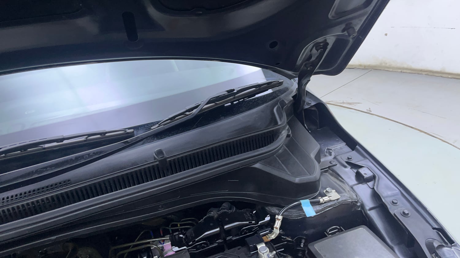 Used 2024 Hyundai New i20 Asta (O) 1.2 MT Petrol Manual engine ENGINE LEFT SIDE HINGE & APRON VIEW