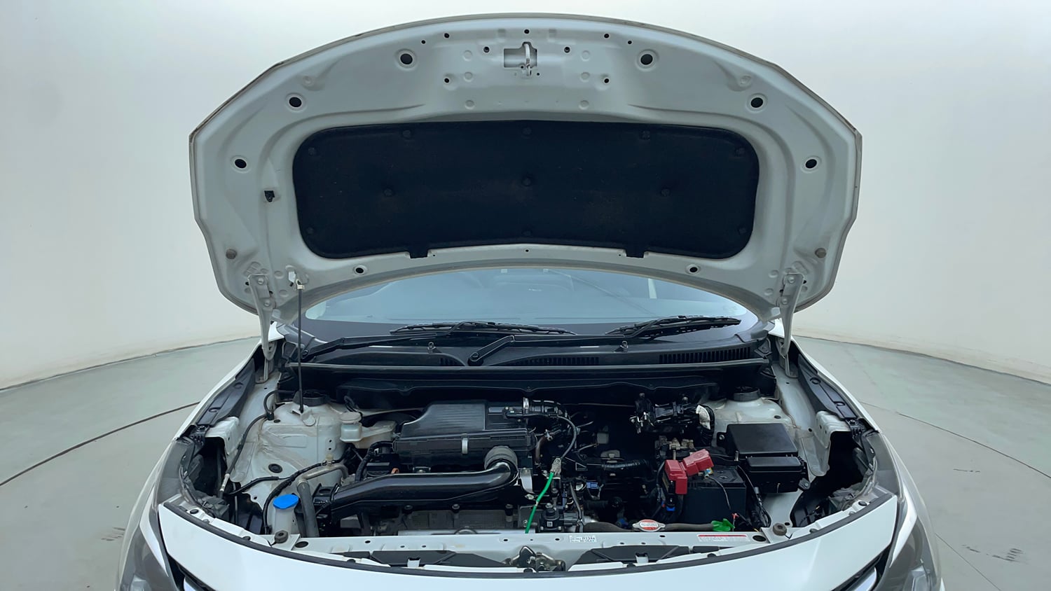 Used 2022 Maruti Suzuki Baleno Zeta MT Petrol Manual engine ENGINE & BONNET OPEN FRONT VIEW