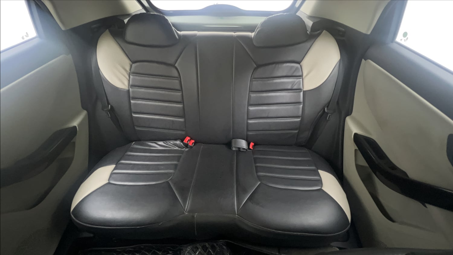 Used 2020 Tata Nexon XZ Petrol Manual interior REAR SEAT CONDITION VIEW