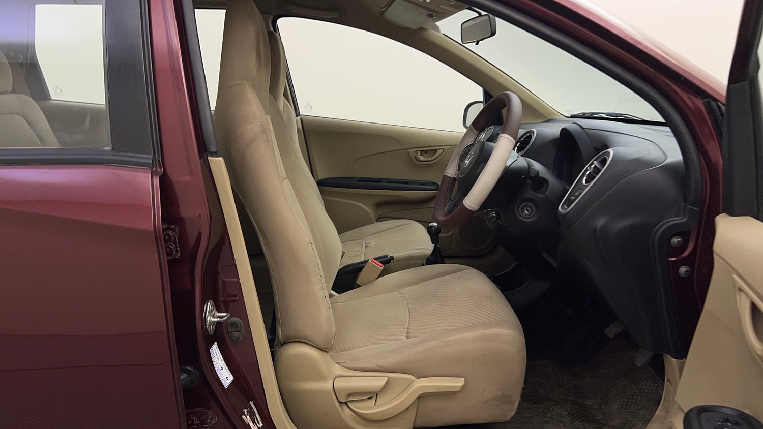 Used 2014 Honda Mobilio S Petrol Petrol Manual interior RIGHT SIDE FRONT DOOR CABIN VIEW