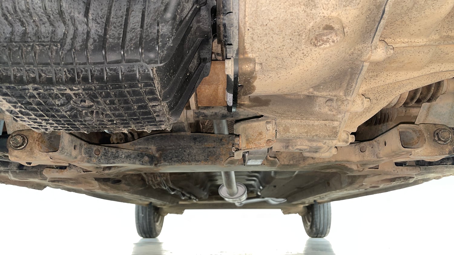 Used 2016 Renault Kwid 1.0 RXT Petrol Manual extra FRONT LEFT UNDERBODY VIEW