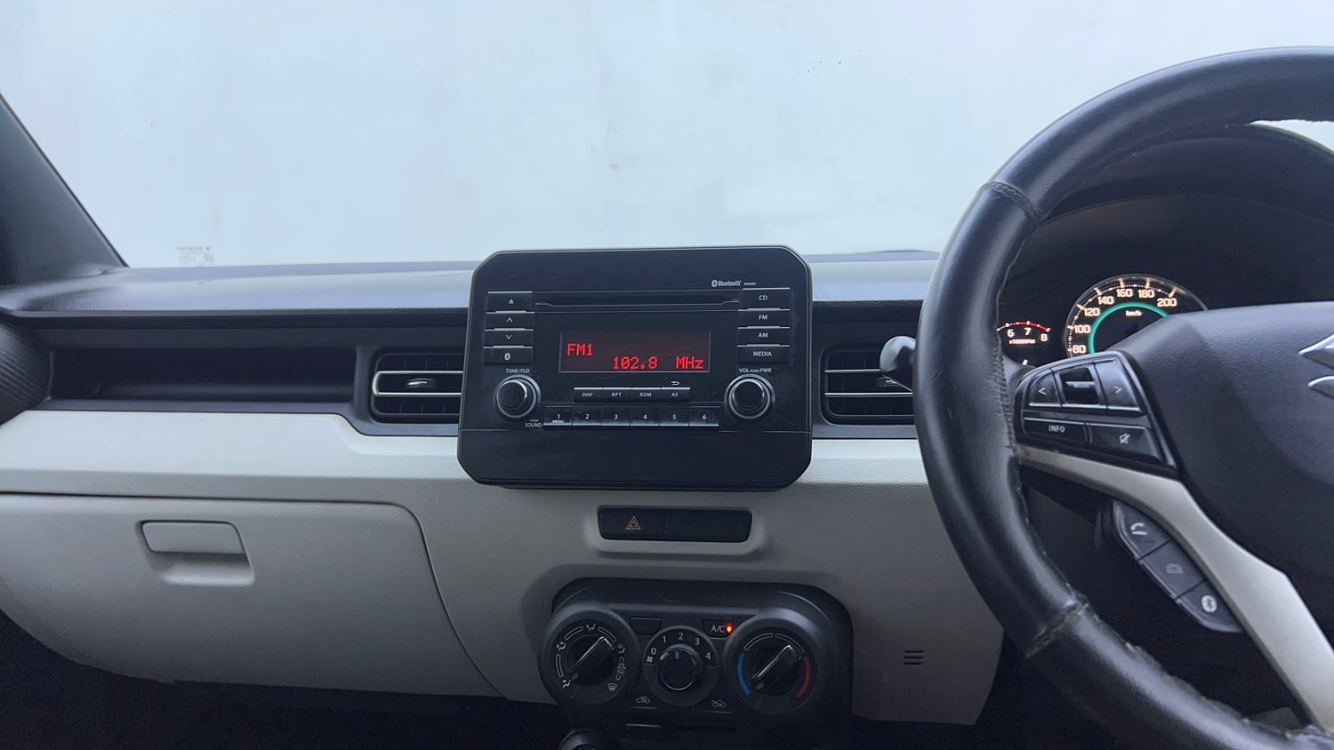 Used 2018 Maruti Suzuki Ignis Delta 1.2 AMT Petrol Automatic interior MUSIC SYSTEM & AC CONTROL VIEW