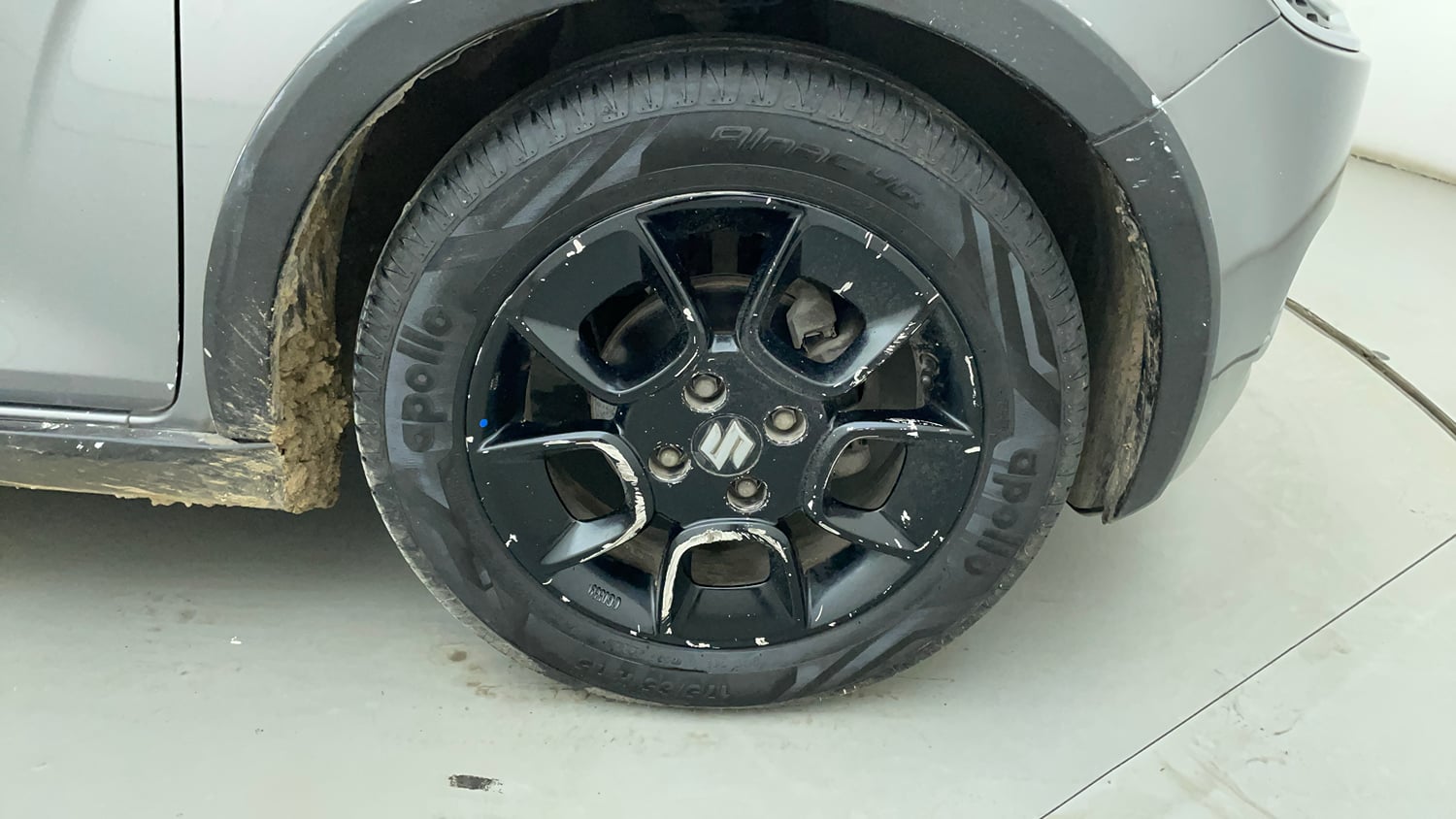 Used 2017 Maruti Suzuki Ignis Zeta 1.3 AMT Diesel Diesel Automatic tyres RIGHT FRONT TYRE RIM VIEW