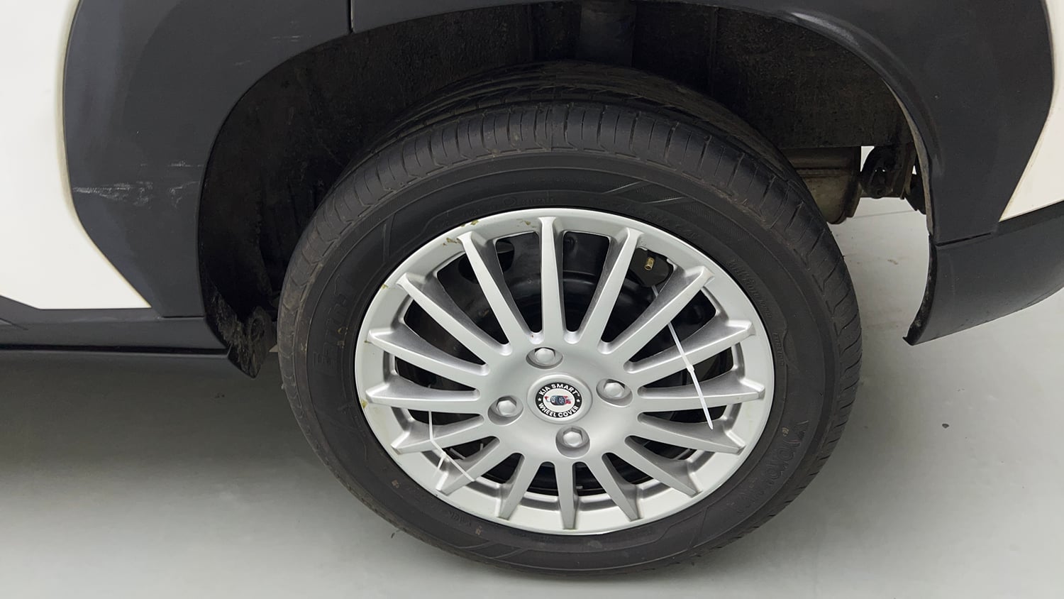 Used 2021 Nissan Magnite XL Petrol Manual tyres LEFT REAR TYRE RIM VIEW