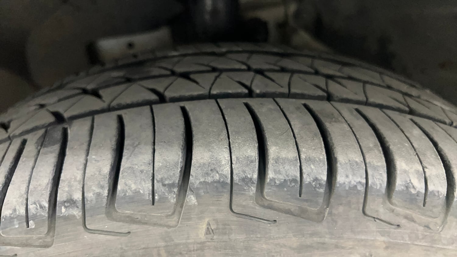 Used 2018 Ford EcoSport Titanium + 1.5L Ti-VCT AT Petrol Automatic tyres LEFT FRONT TYRE TREAD VIEW