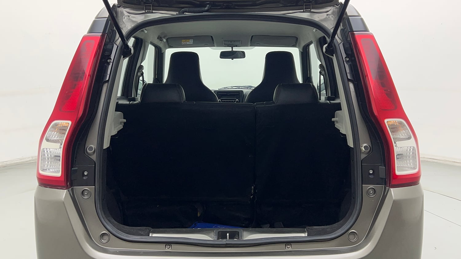 Used 2022 Maruti Suzuki Wagon R VXI 1.0 Petrol Manual interior DICKY INSIDE VIEW