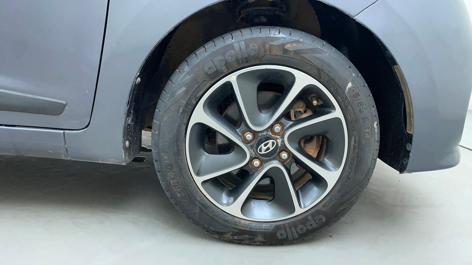 Used 2019 Hyundai Grand i10 Asta 1.2 Kappa VTVT Petrol Manual tyres RIGHT FRONT TYRE RIM VIEW