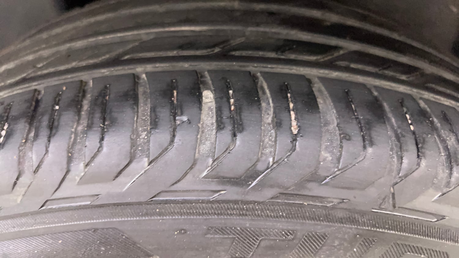 Used 2023 Jeep Compass Limited (O) 2.0 Diesel Diesel Manual tyres RIGHT REAR TYRE TREAD VIEW
