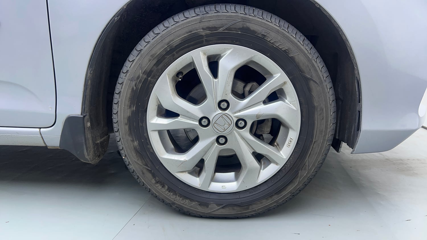 Used 2018 Honda Amaze 1.2 VX MT Petrol Petrol Manual tyres RIGHT FRONT TYRE RIM VIEW