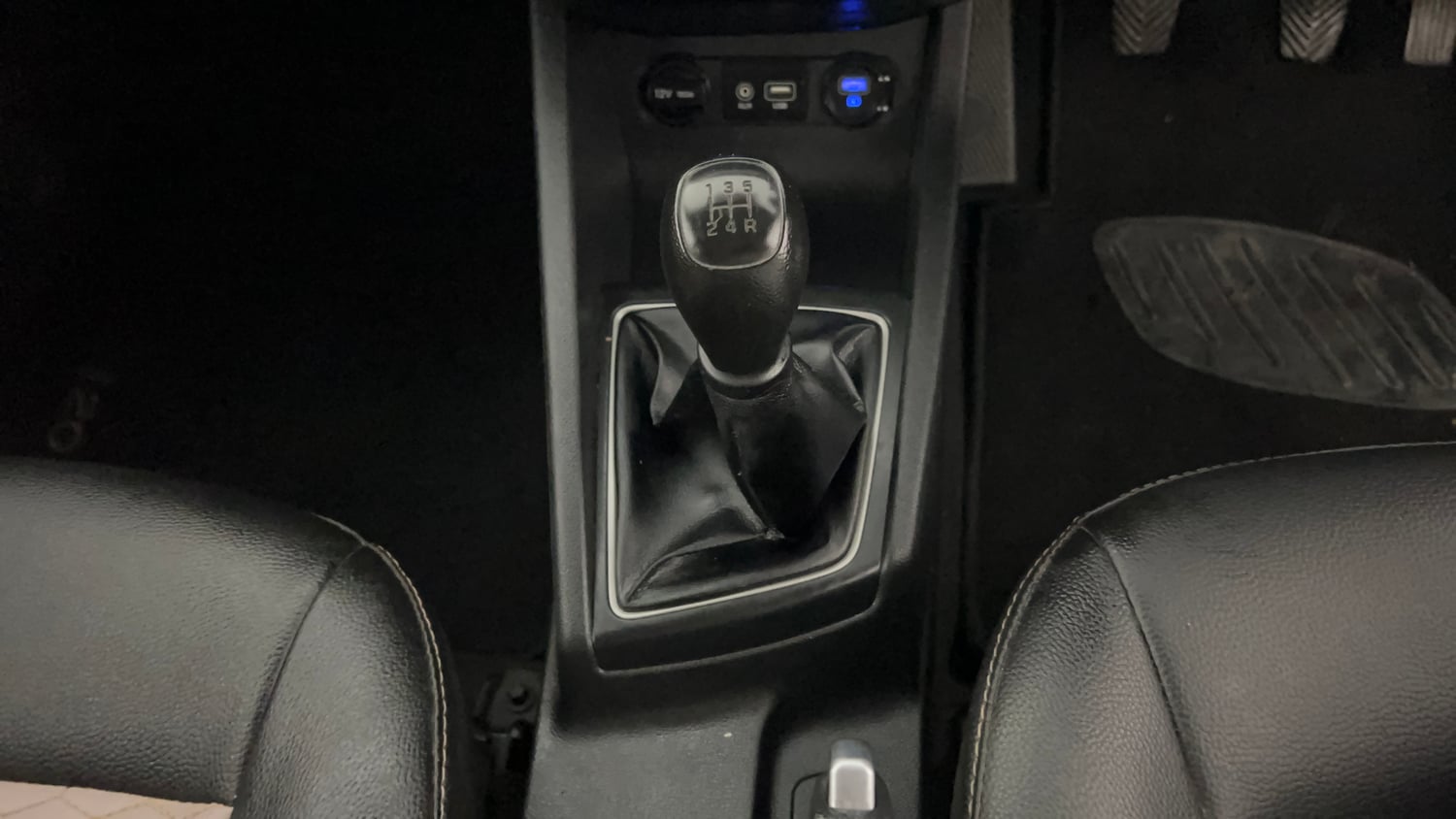 Used 2019 Hyundai Elite i20 Sportz Plus 1.2 Petrol Manual interior GEAR  KNOB VIEW