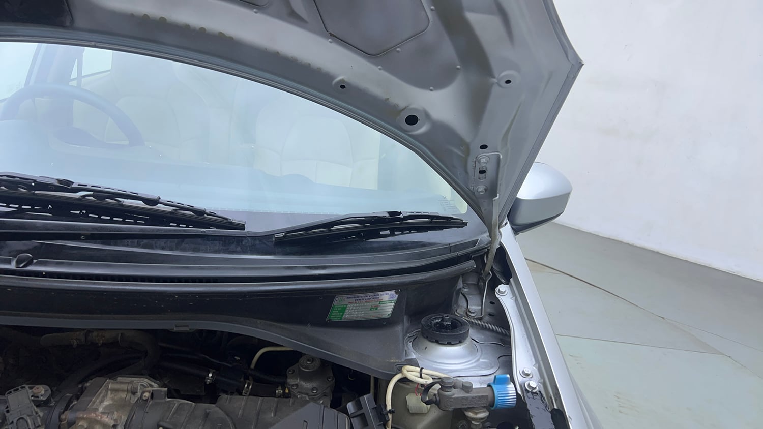 Used 2014 Honda Amaze 1.2 S i-VTEC CNG (Outside Fitted) Cng Manual engine ENGINE LEFT SIDE HINGE & APRON VIEW
