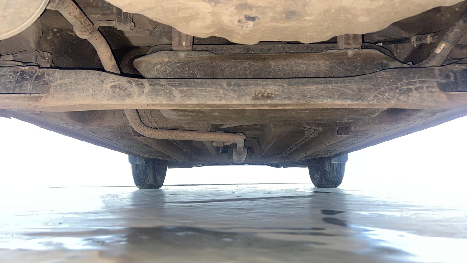 Used 2021 Renault Kiger RXT (O) MT Dual Tone Petrol Manual extra REAR UNDERBODY VIEW (TAKEN FROM REAR)