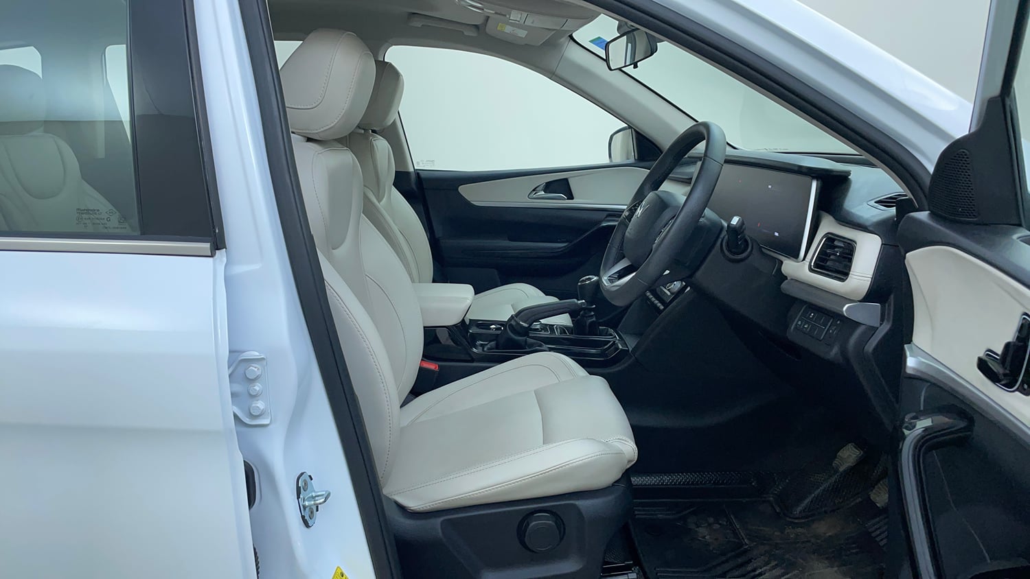 Used 2025 Mahindra XUV700 AX7 Petrol MT 7 STR Petrol Manual interior RIGHT SIDE FRONT DOOR CABIN VIEW