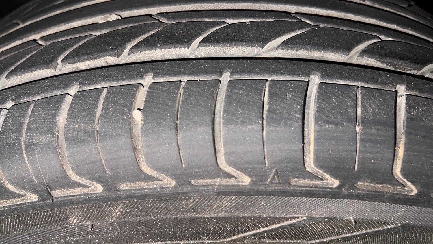 Used 2014 Honda Mobilio S Petrol Petrol Manual tyres LEFT FRONT TYRE TREAD VIEW