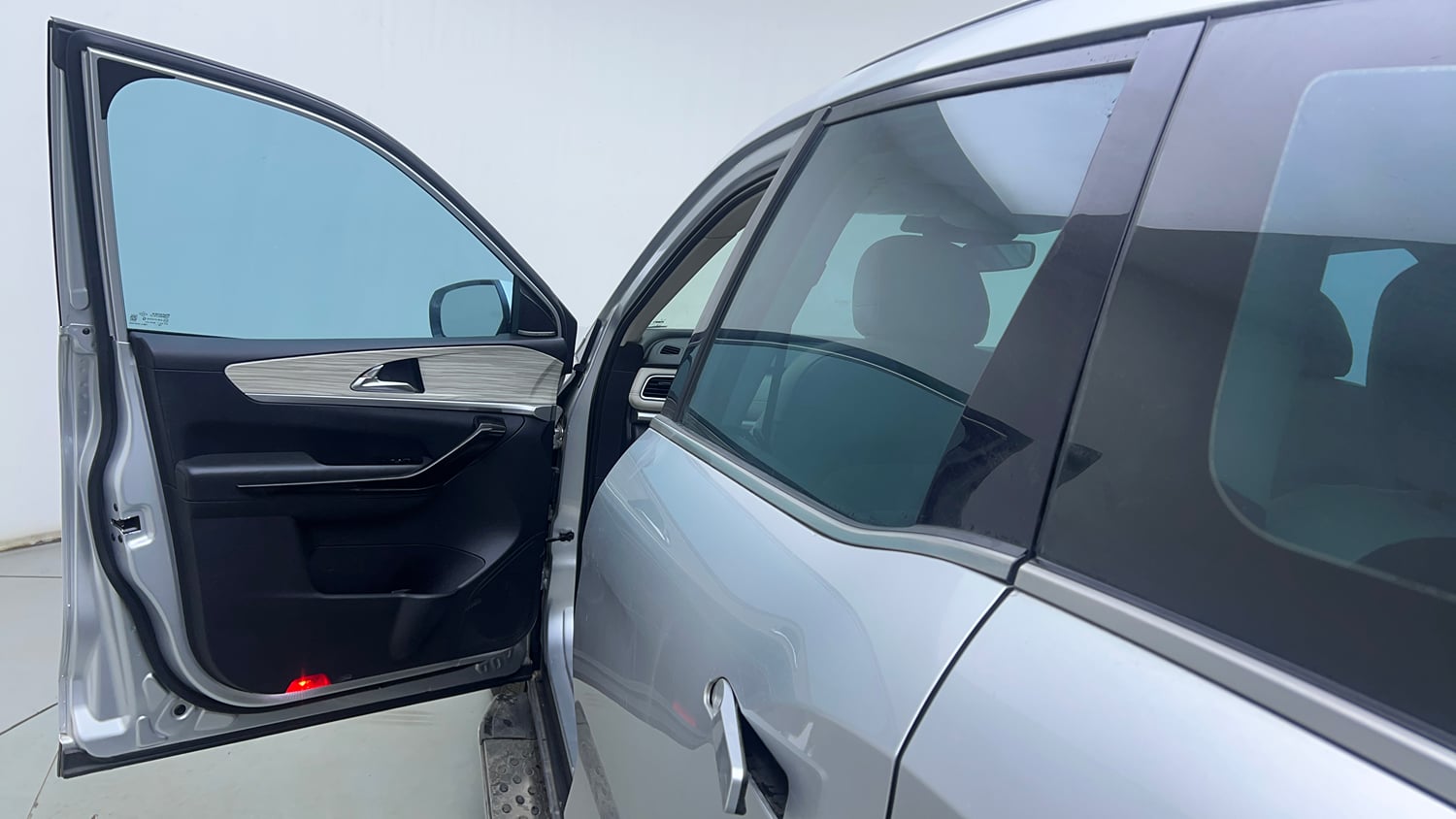 Used 2024 Mahindra XUV700 AX 7 Petrol AT Luxury Pack 7 STR Petrol Automatic interior LEFT FRONT DOOR OPEN VIEW