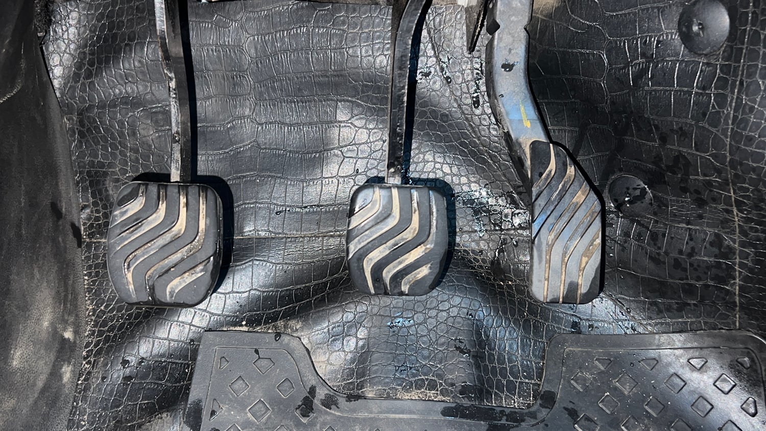 Used 2021 Renault Kiger RXT (O) MT Dual Tone Petrol Manual interior PEDALS VIEW
