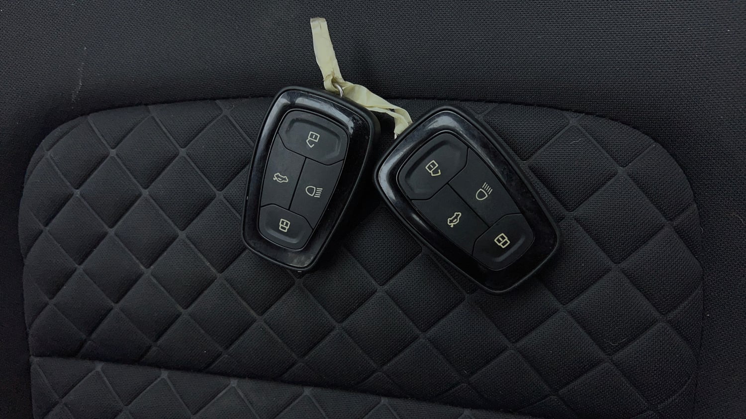 Used 2022 Tata Safari XTA Plus Diesel Automatic extra CAR KEY VIEW