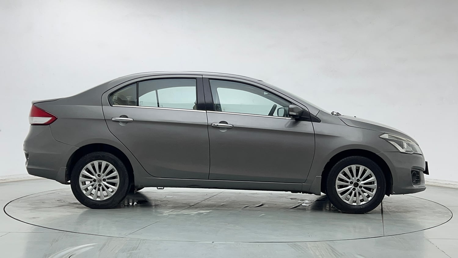 Used 2017 Maruti Suzuki Ciaz Zeta 1.4 MT Petrol Manual exterior RIGHT SIDE VIEW