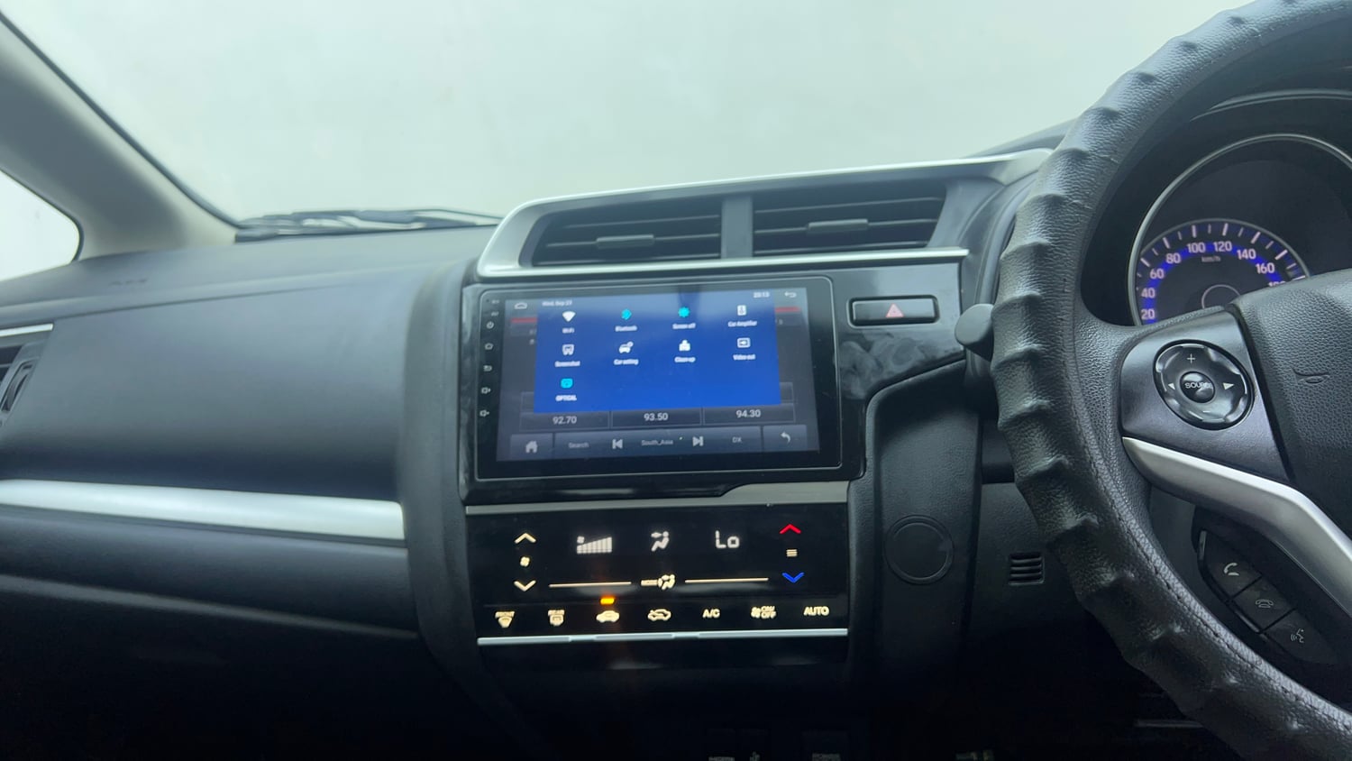 Used 2017 Honda WR-V VX MT Petrol Petrol Manual top_features Integrated (in-dash) music system