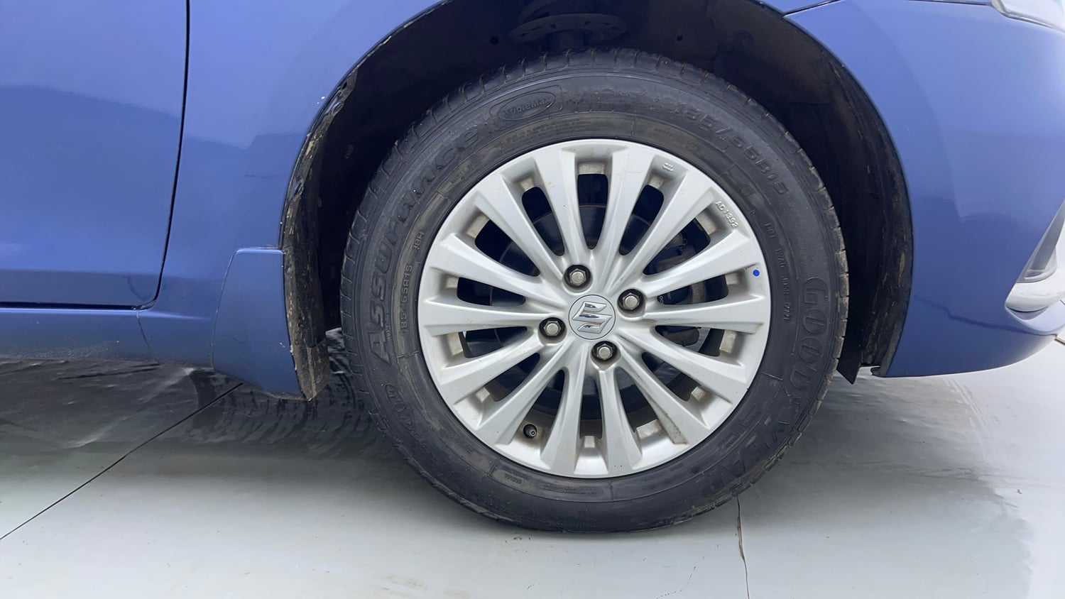 Used 2021 Maruti Suzuki Ciaz Zeta 1.5 AT Petrol Automatic tyres RIGHT FRONT TYRE RIM VIEW