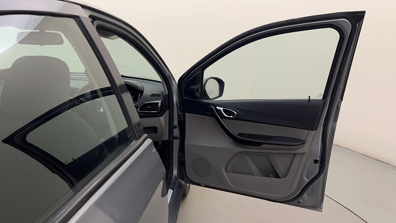Used 2018 Tata Tiago Revotron XZ w/o Alloy Petrol Manual interior RIGHT FRONT DOOR OPEN VIEW