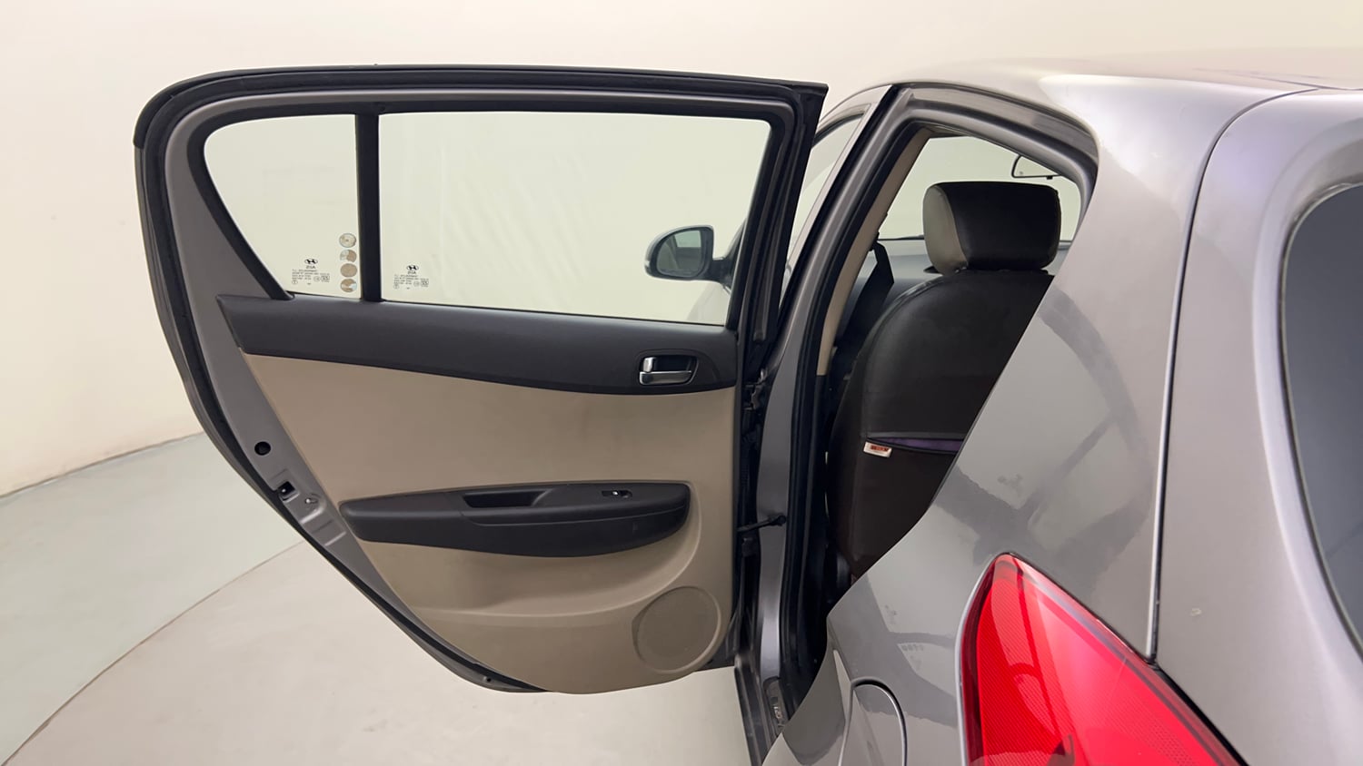 Used 2013 Hyundai i20 Magna (O) 1.2 Petrol Manual interior LEFT REAR DOOR OPEN VIEW
