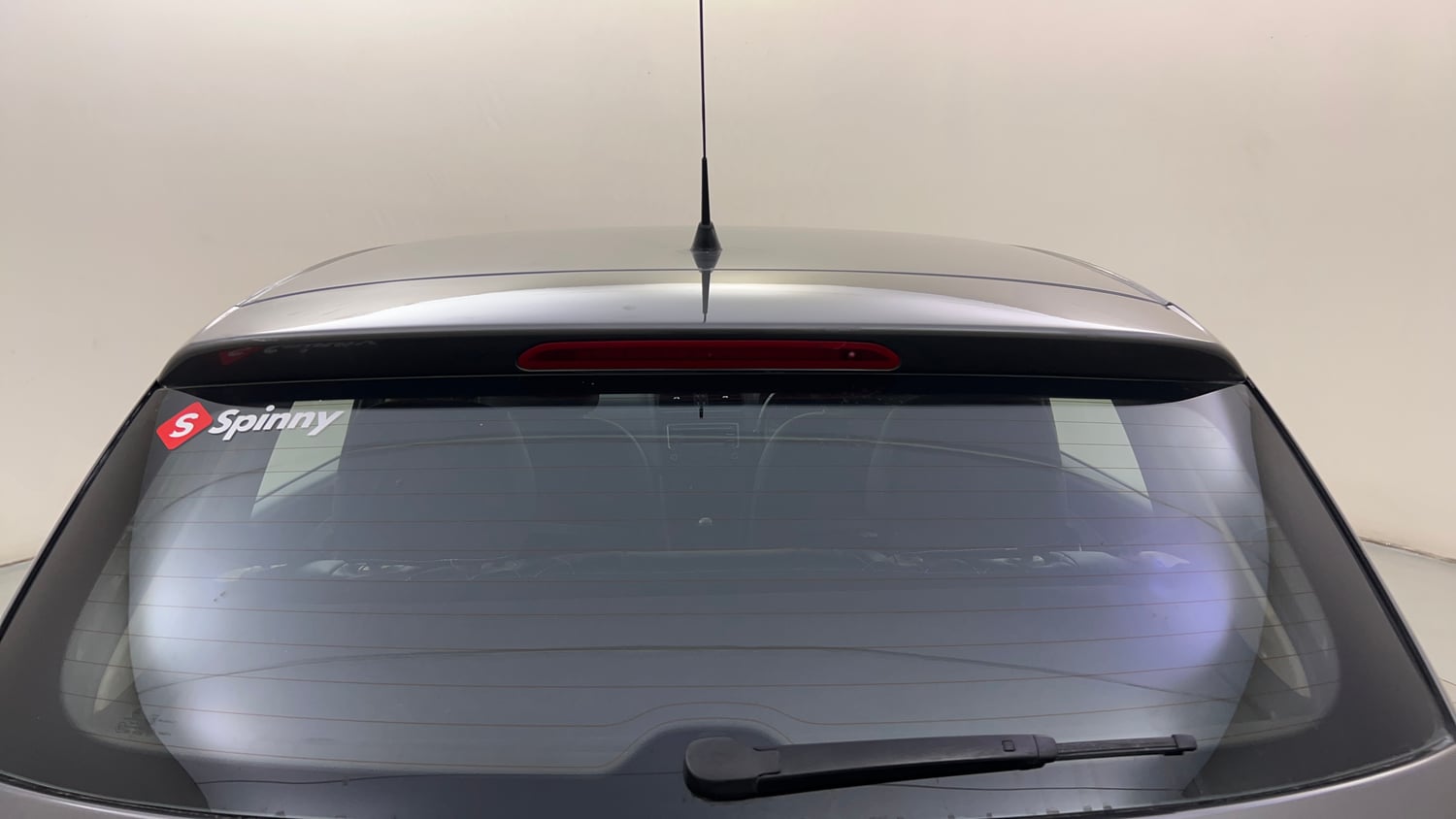 Used 2013 Volkswagen Polo Comfortline 1.2L (P) Petrol Manual top_features Rear defogger