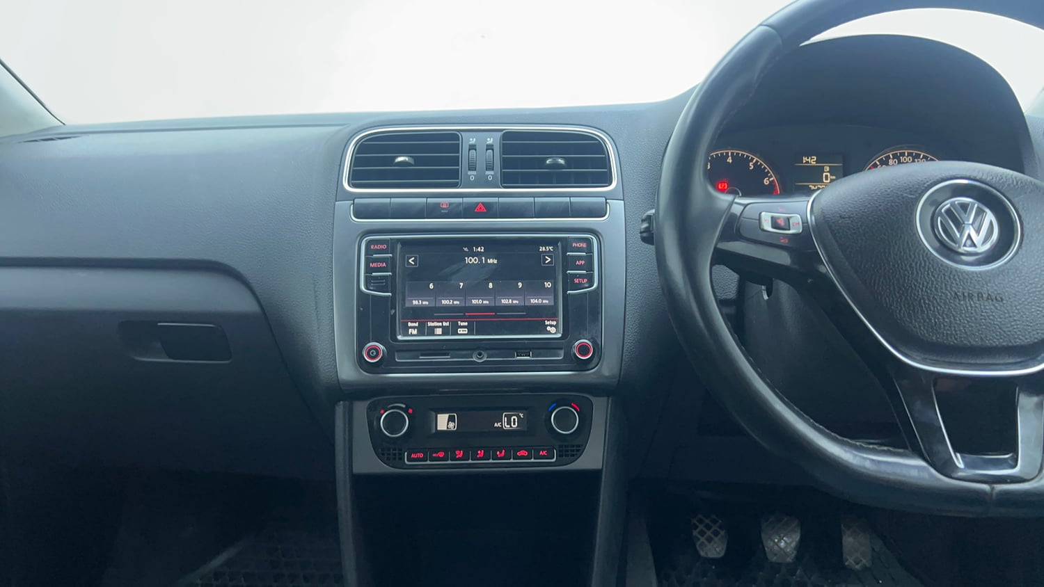 Used 2019 Volkswagen Polo Highline Plus 1.0 (P) 16 Alloy Petrol Manual top_features Touch screen infotainment system