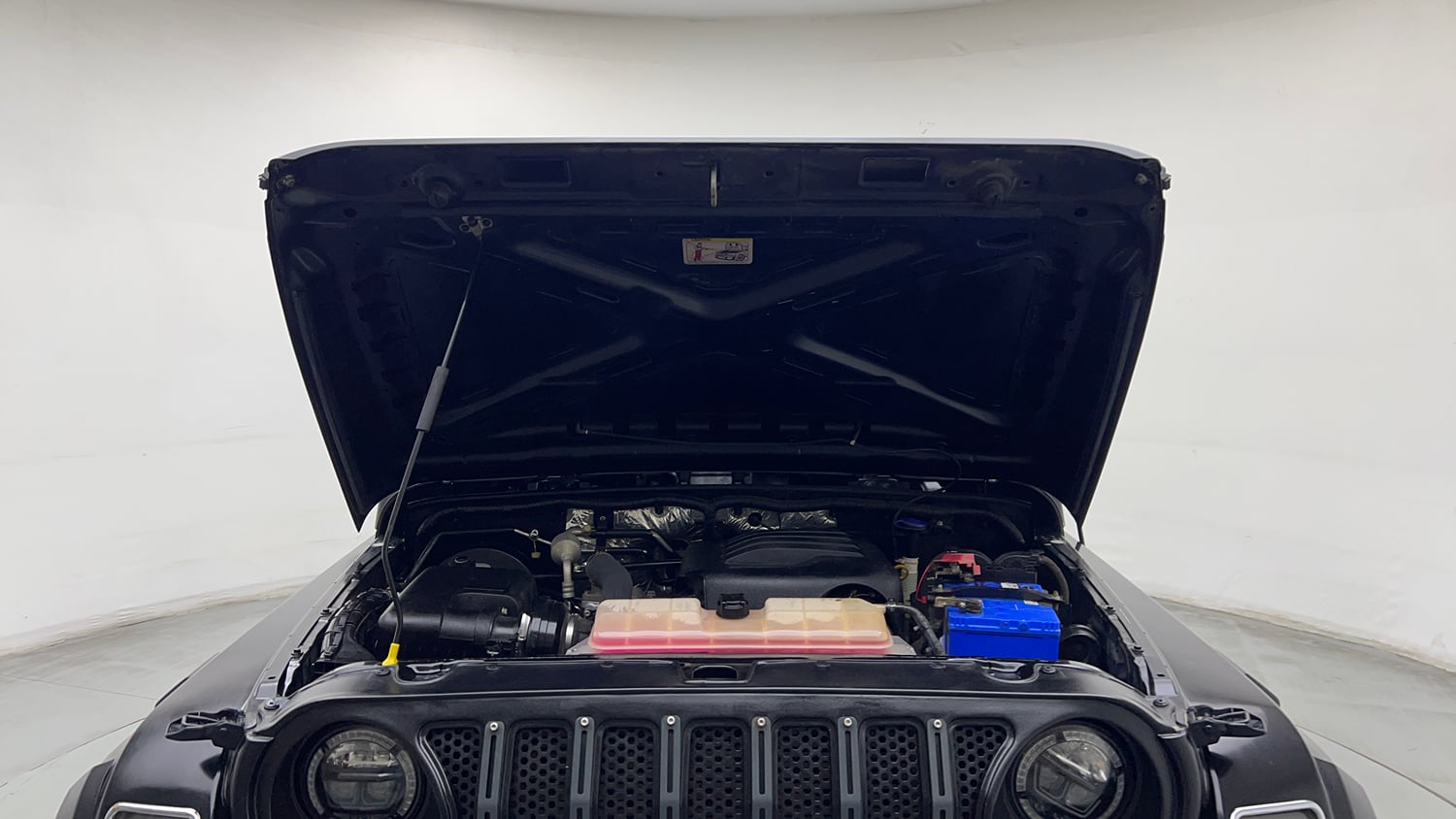Used 2021 mahindra Thar LX Hard Top Petrol MT 4WD Petrol Manual engine ENGINE & BONNET OPEN FRONT VIEW