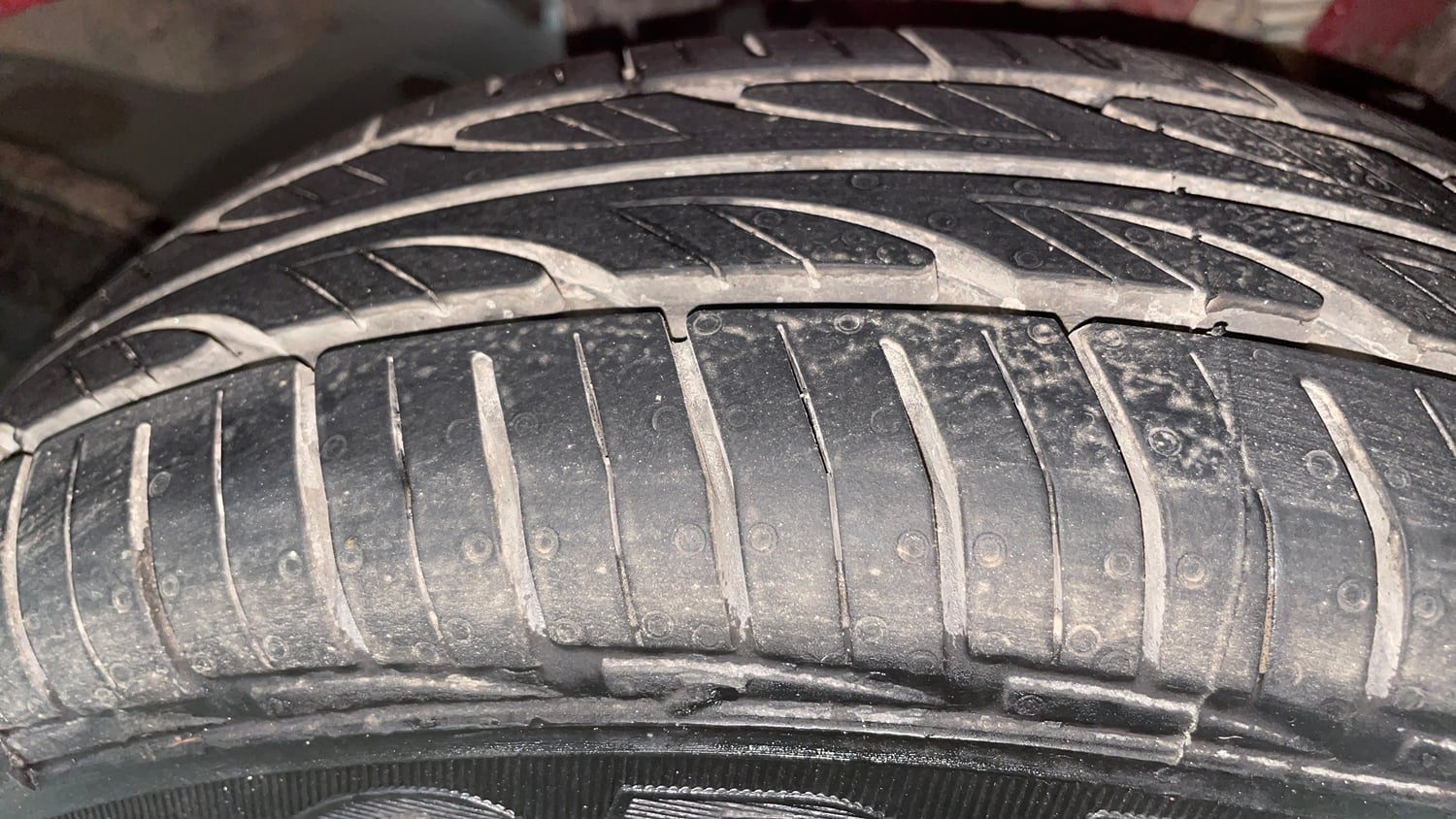 Used 2014 Hyundai Eon Era + Petrol Manual tyres LEFT REAR TYRE TREAD VIEW
