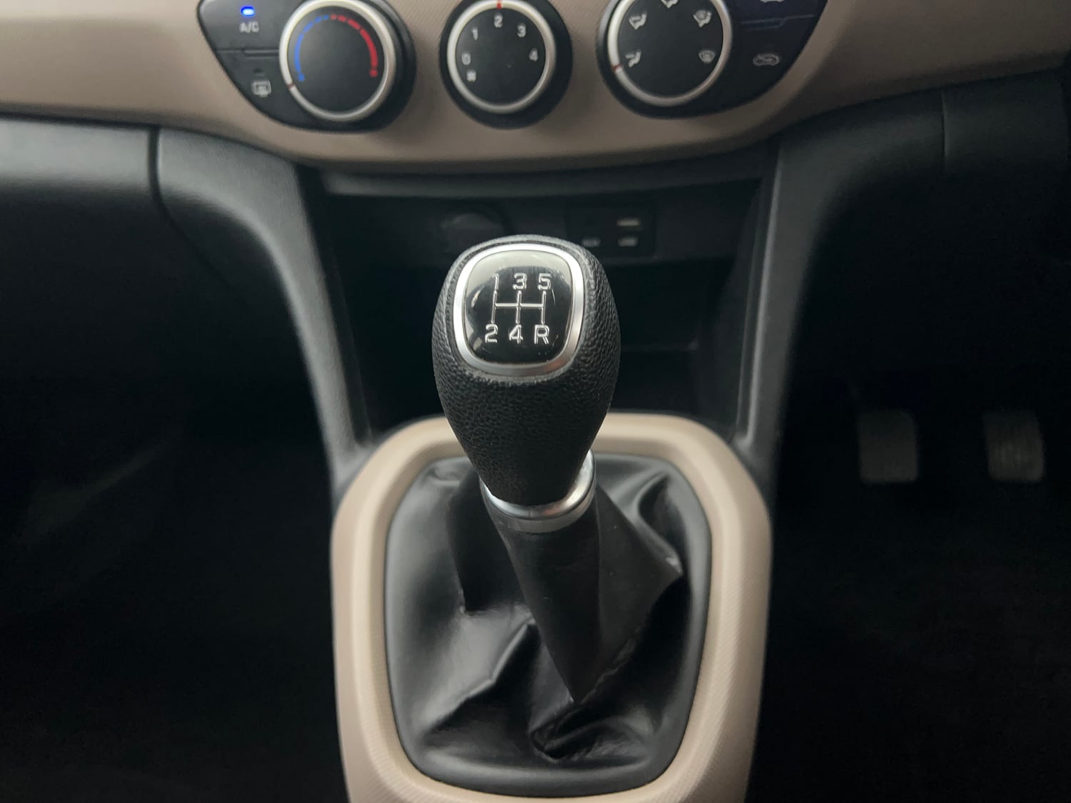 Used 2018 Hyundai Grand i10 Sportz 1.2 Kappa VTVT Petrol Manual interior GEAR  KNOB VIEW