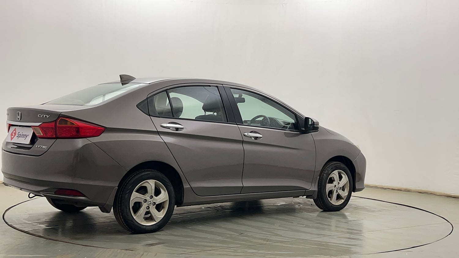 Used 2016 Honda City V Petrol Manual exterior RIGHT REAR CORNER VIEW