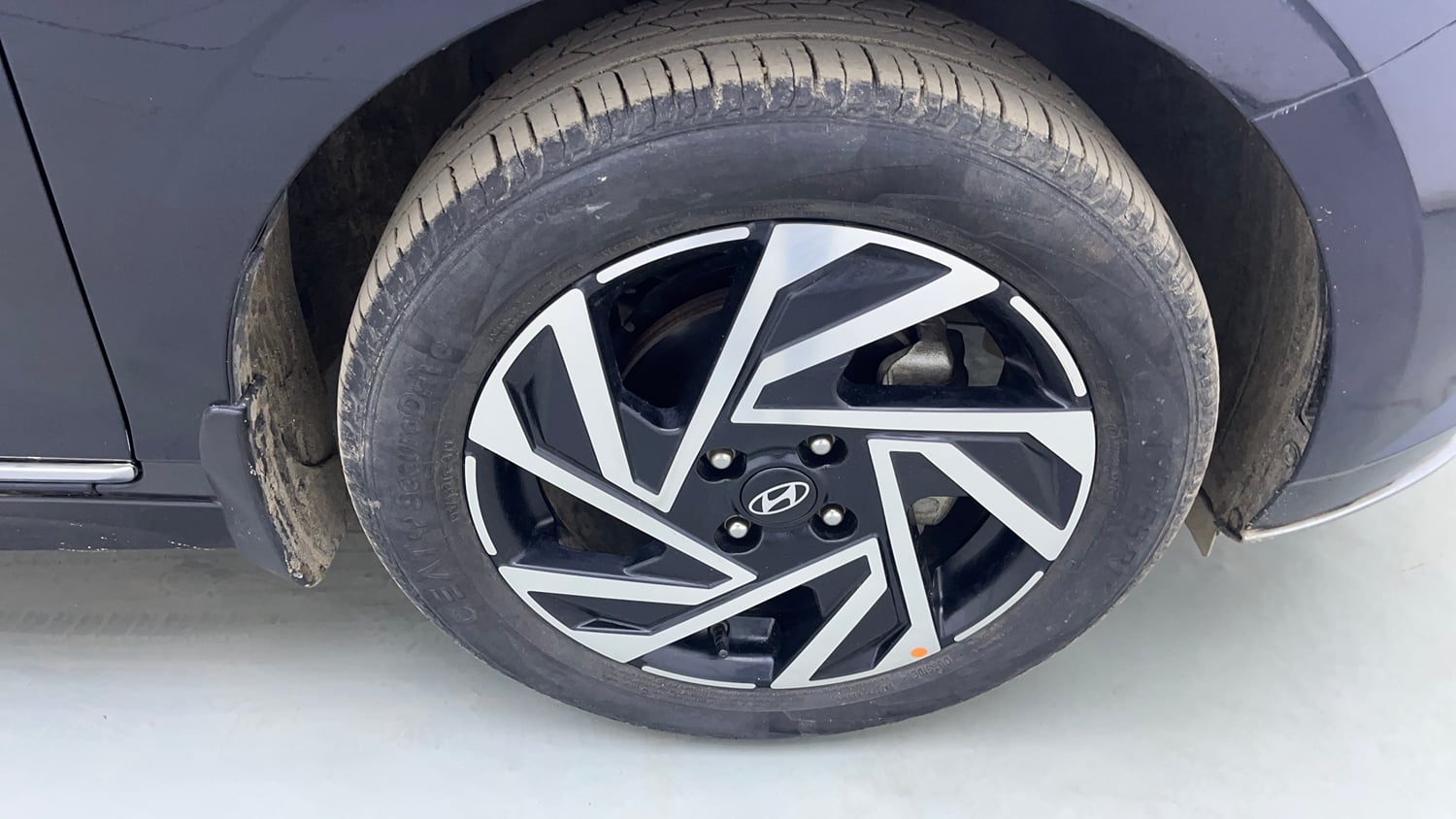 Used 2024 Hyundai New i20 Asta (O) 1.2 MT Petrol Manual tyres RIGHT FRONT TYRE RIM VIEW