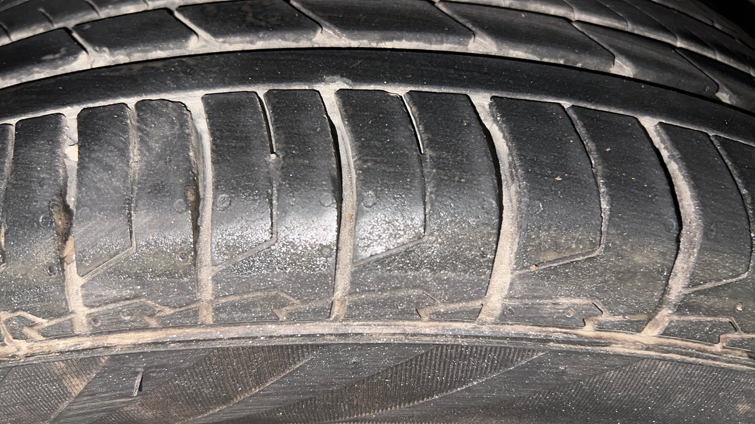 Used 2016 Hyundai Creta 1.6 SX Plus AT Petrol Petrol Automatic tyres RIGHT FRONT TYRE TREAD VIEW